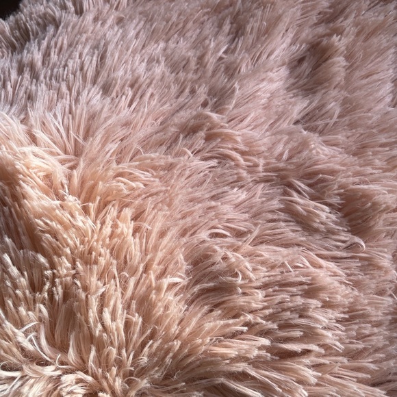 Peach throw blanket - Picture 2 of 3